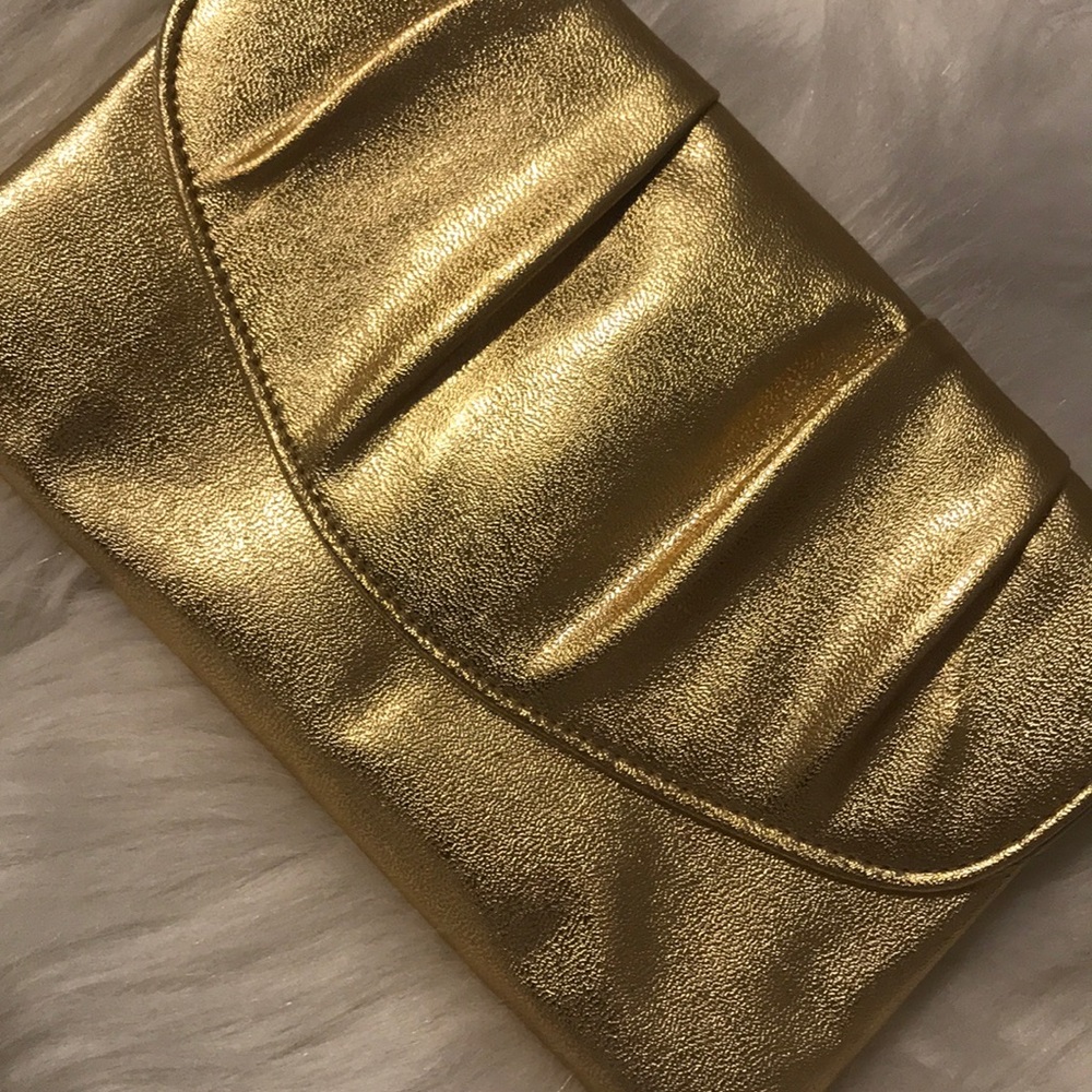 ✨ Gold Clutch ✨ - Picture 2 of 5